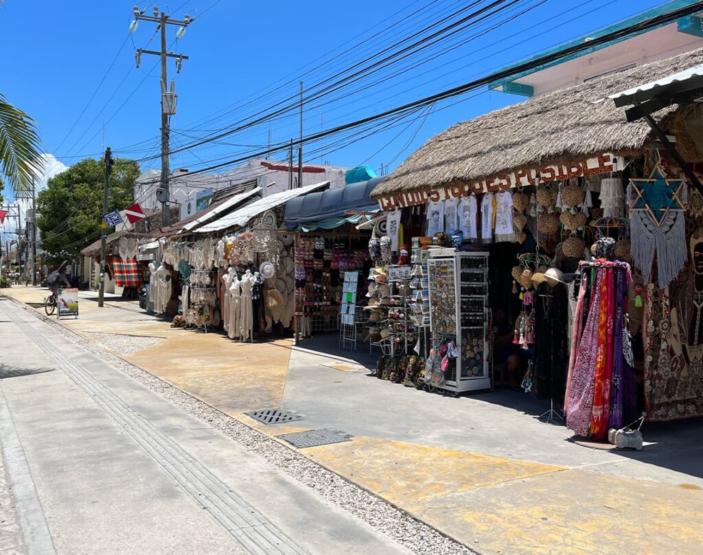 Handicraft Store In Tulum, Mexico - Con Dios Todo Es Posible